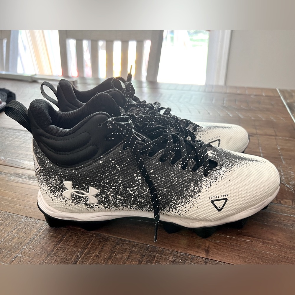 Mens Under Armour Spotlight 2.0 Football Cleats size 10